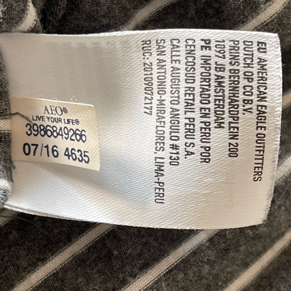 American Eagle Soft & Sexy Long-Sleeve V-Neck - Size Small - Picture 14 of 14